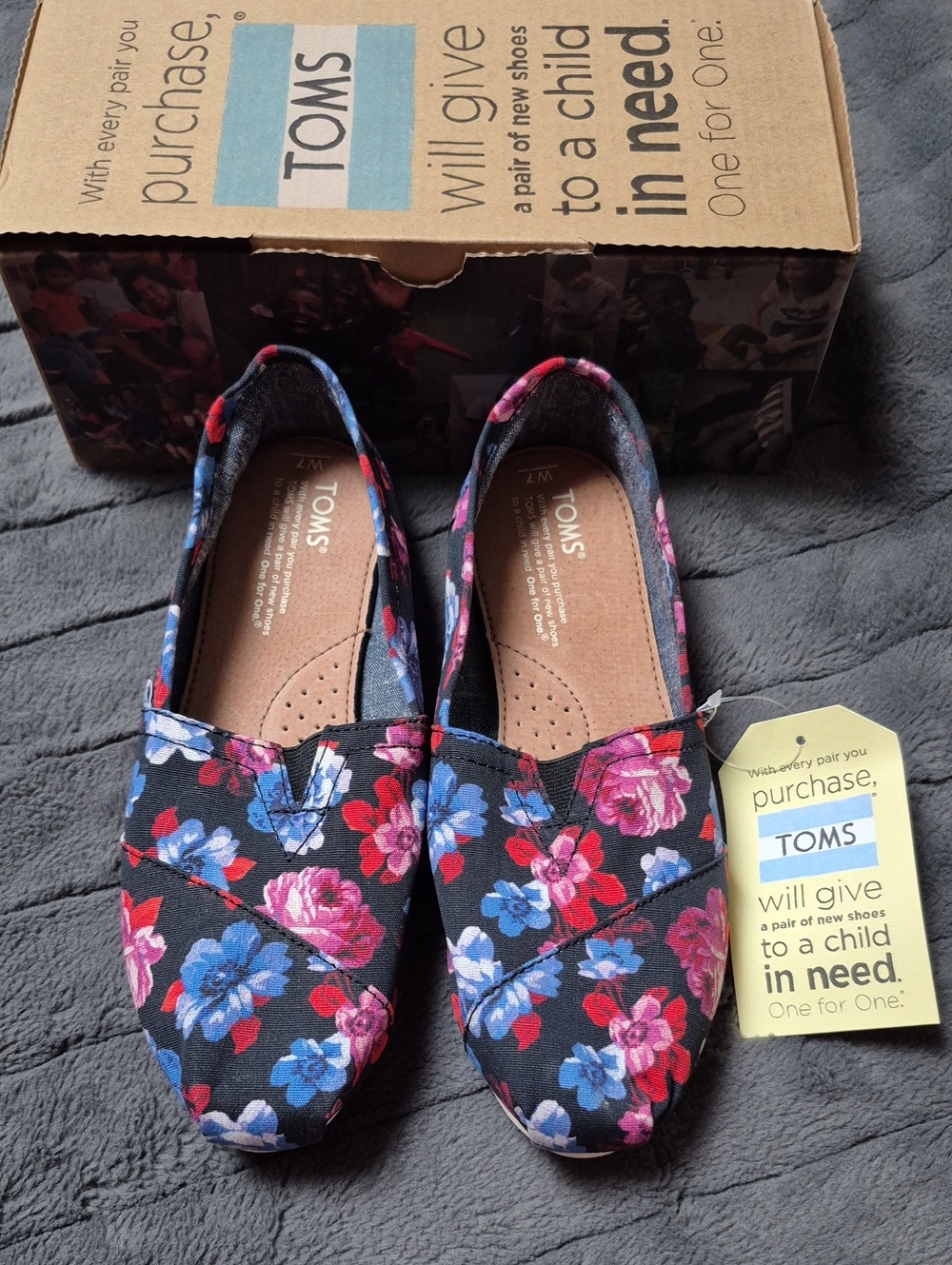 Toms Alpargata Slip-ons In Black Multi Floral Size 7, New With Tags